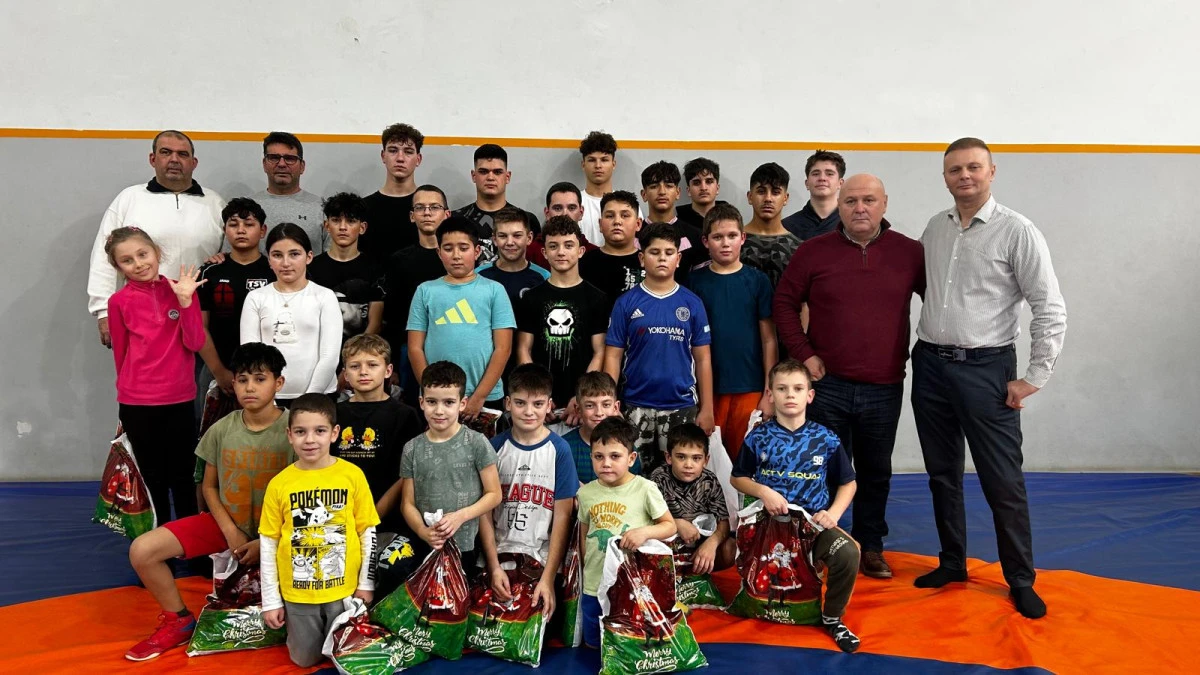 Magia Sărbătorilor a ajuns și la Sala de lupte a CSS ”Gloria” Arad