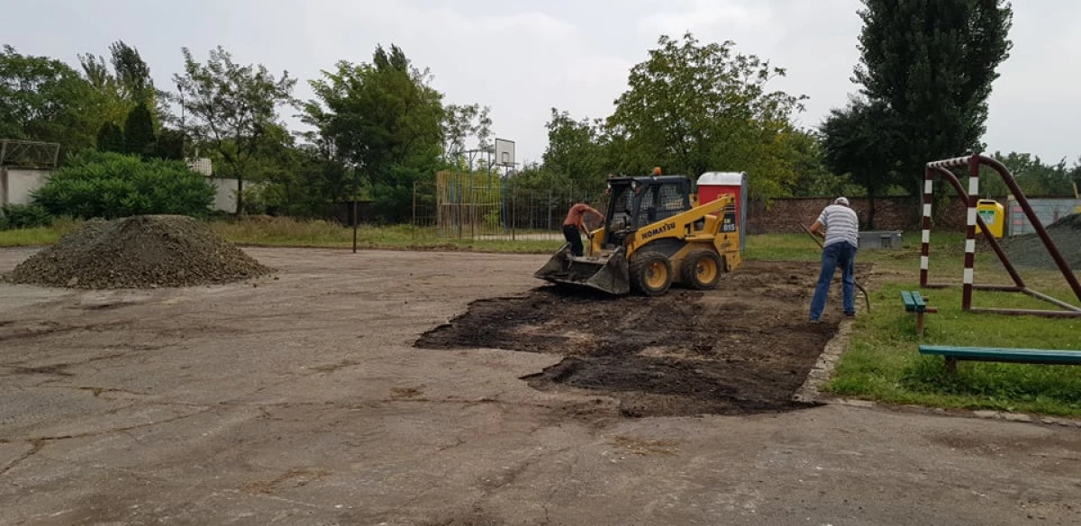 Mai multe curţi ale şcolilor din municipiu vor fi reabilitate până la începerea anului școlar
