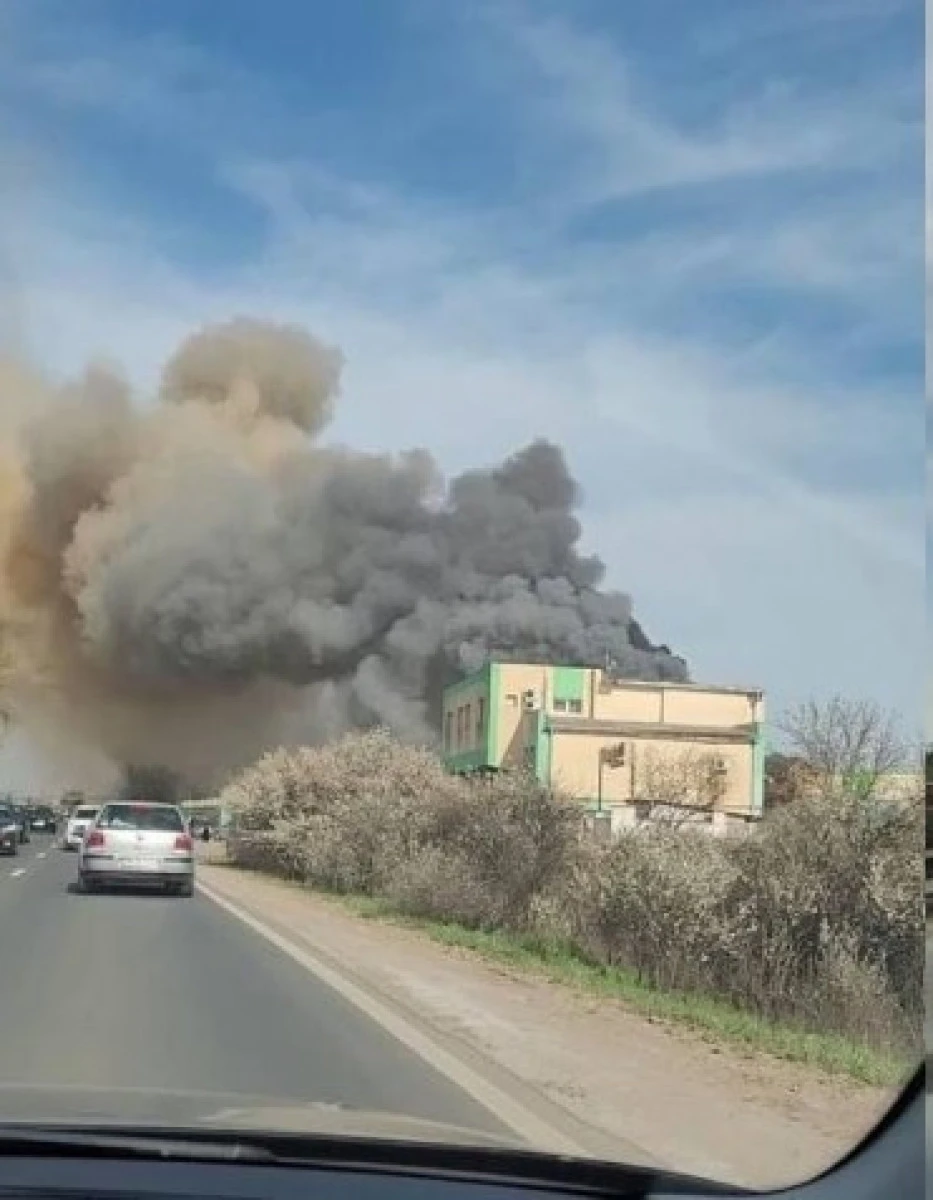 Mai multe detașamente din județul Arad intervin la un incendiu în Timișoara