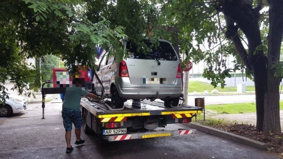 Mai mulți arădeni care au ignorat indicatoarele „cu excepția riverani” s-au ales cu mașinile ridicate