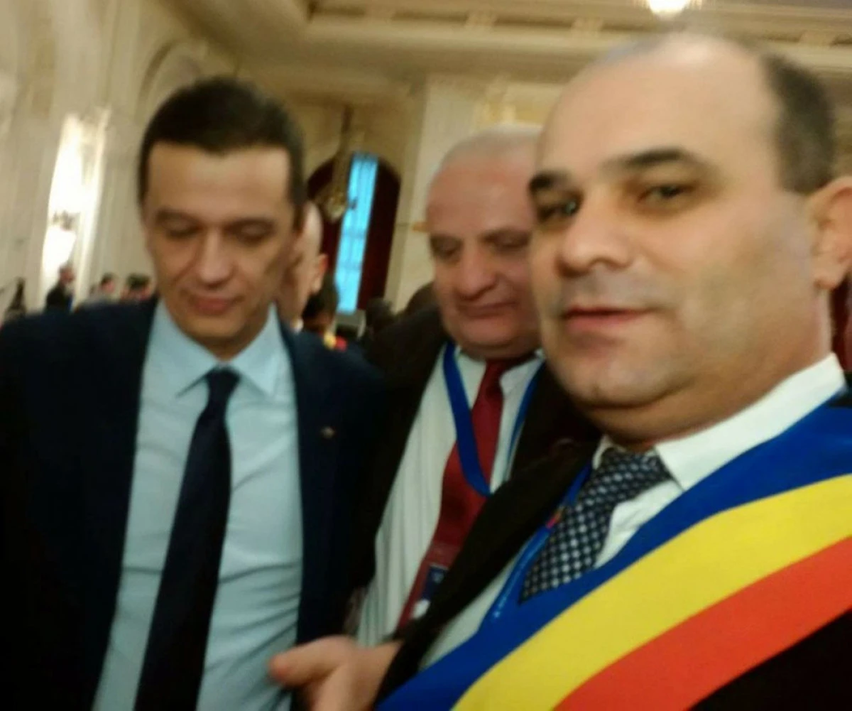 Mai mulţi primari ai PNL Arad pupă „poala” PSD