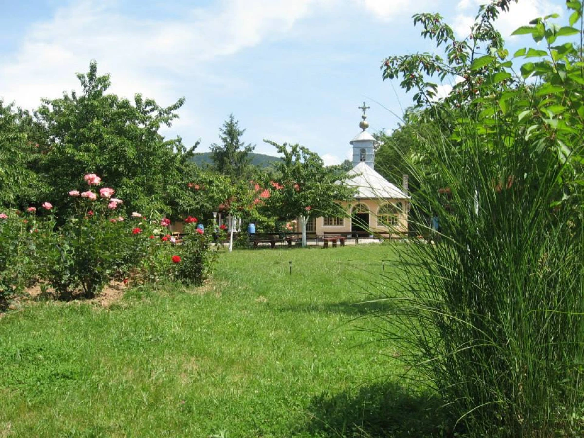 Mănăstirea Ferdeu, inundată în urma unei ploi torenţiale