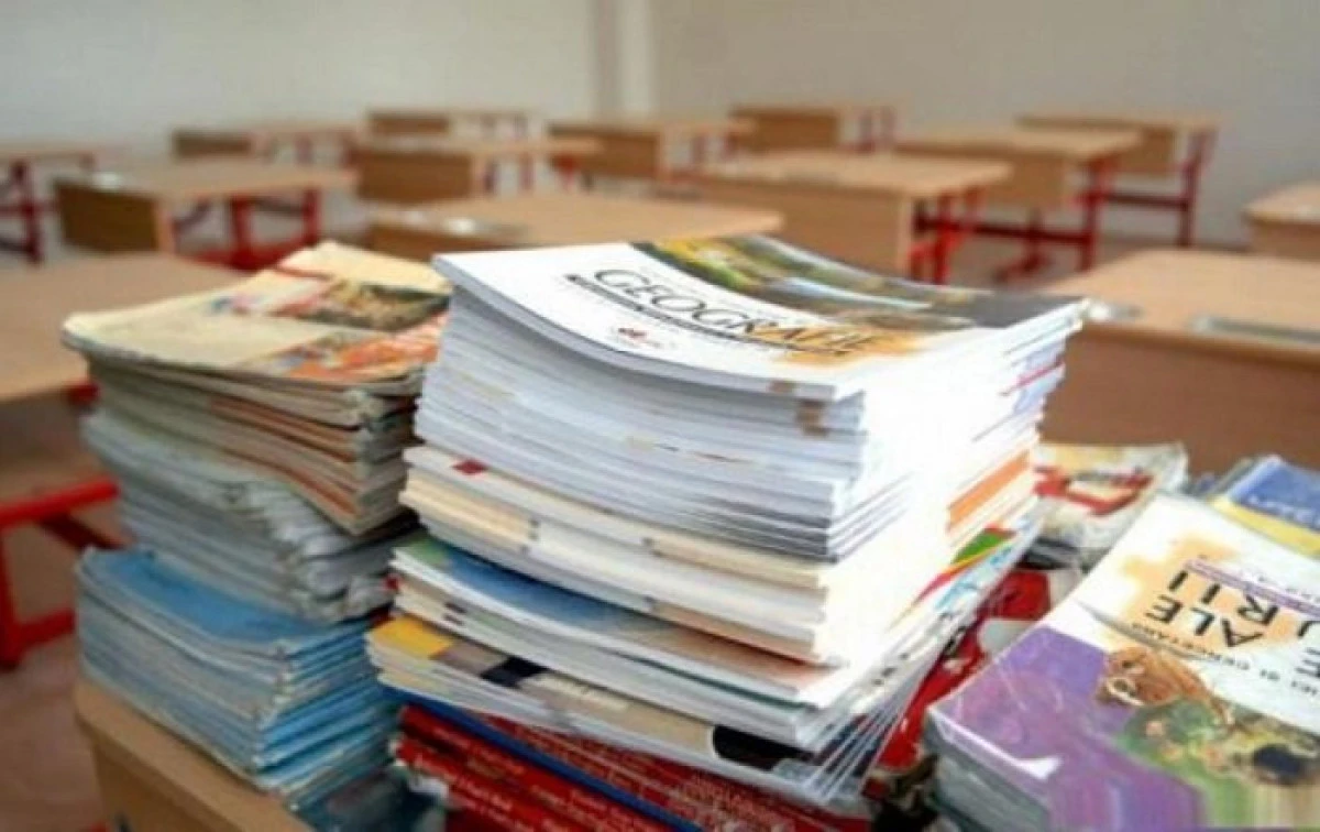 Manualele care lipsesc ajung la elevi până la finalul acestei luni