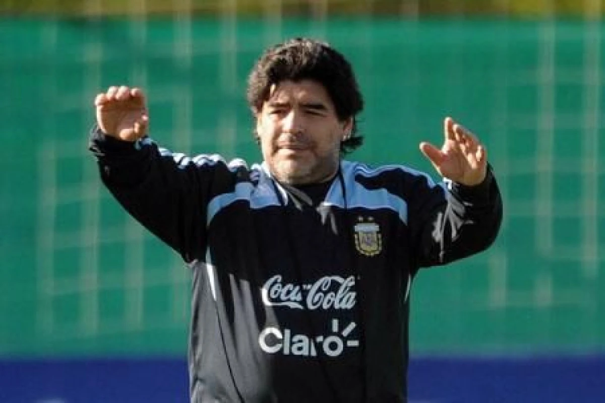 MARADONA, DEL PIERO SI TREZEGUET, LA MECIUL PENTRU PACE AL PAPEI FRANCISC