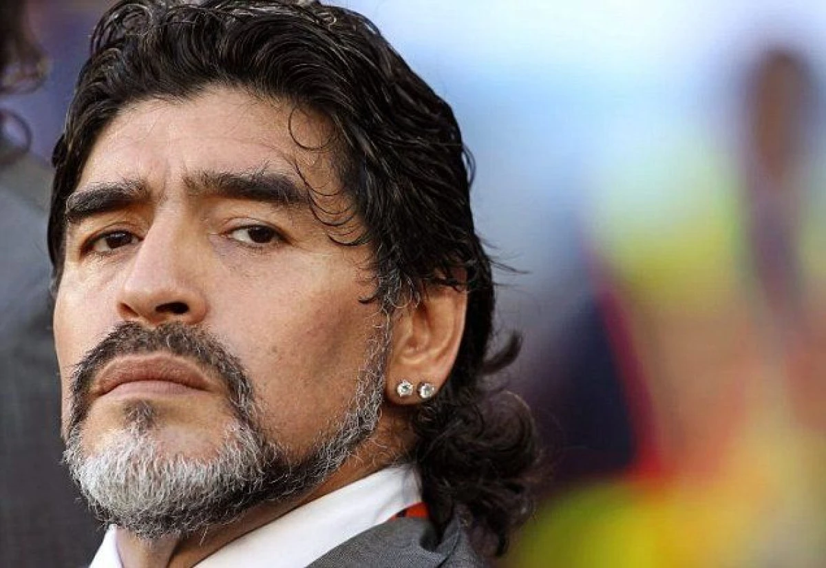 MARADONA TUNA SI FULGERA CONTRA FIFA