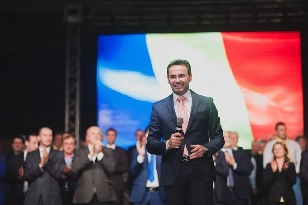 Mare petrecere la PNL: Liberalii au sărbătorit la Polivalentă absorbţia Aradului de către Timişoara
