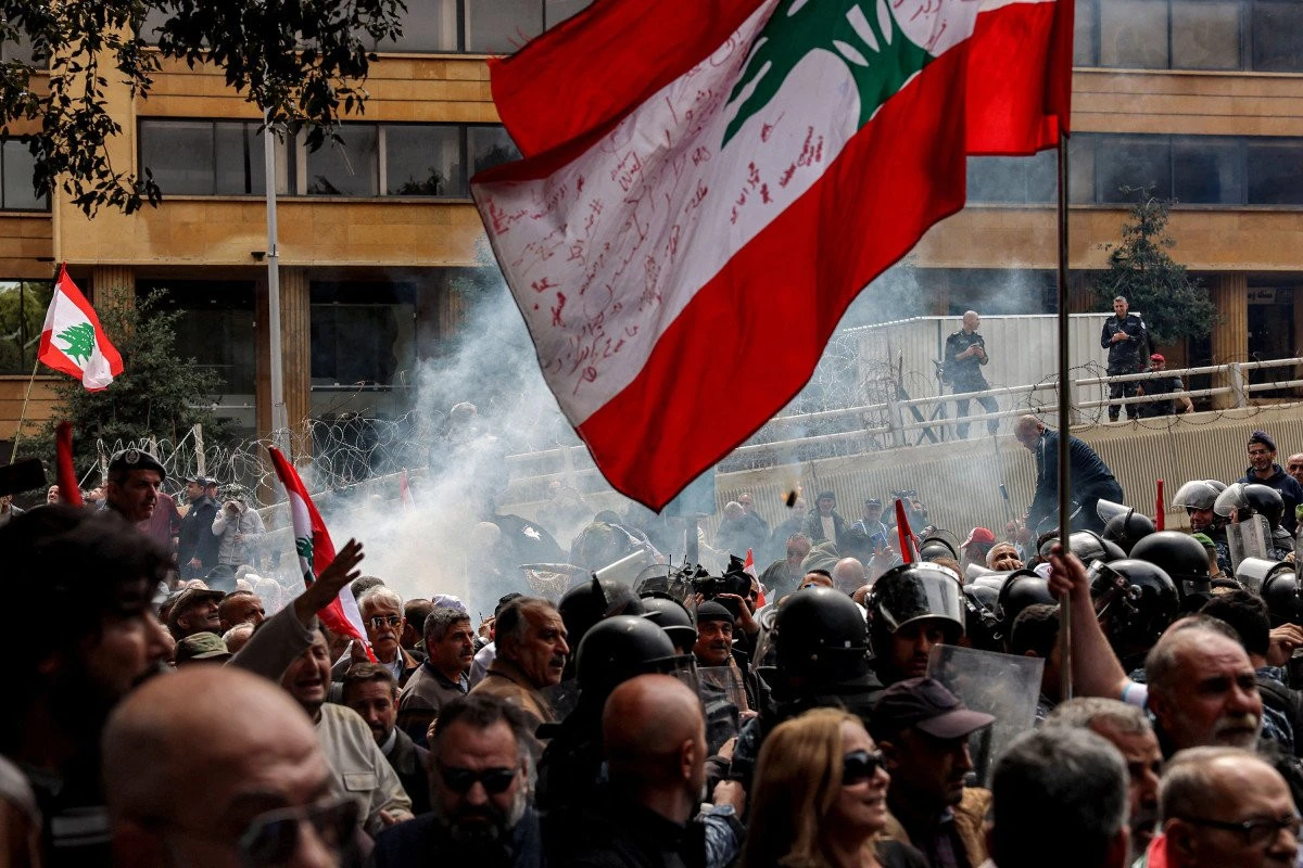 Marea Britanie retrage temporar o parte din personalul ambasadei din Liban