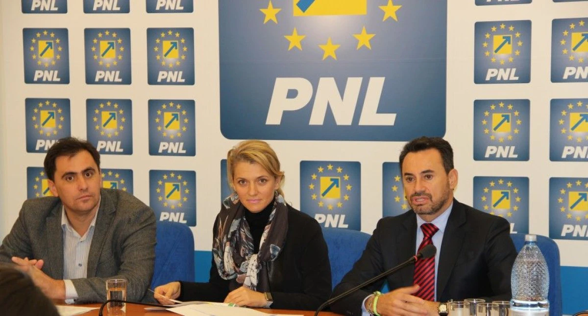 MARELE STRATEG FALCĂ FACE „MUCI“ CAMPANIA PNL. AU FURAT SLOGANUL PSD