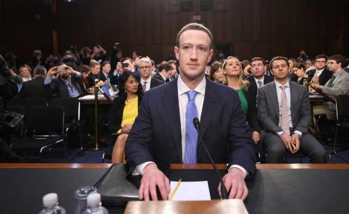 Mark Zuckerberg îşi asumă răspunderea pentru problemele create de accesul la datele utilizatorilor