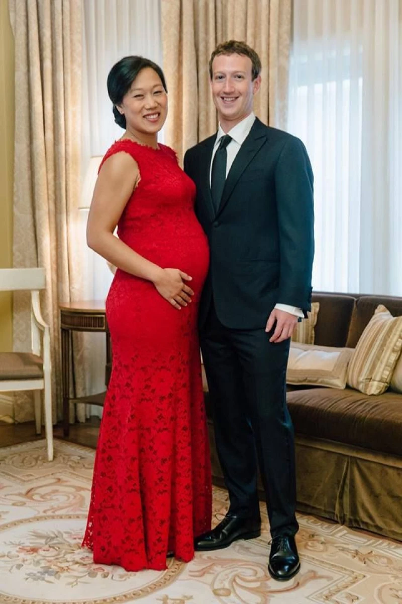 MARK ZUCKERBERG ISI VA LUA DOUA LUNI DE CONCEDIU PARENTAL DUPA NASTEREA PRIMULUI SAU COPIL