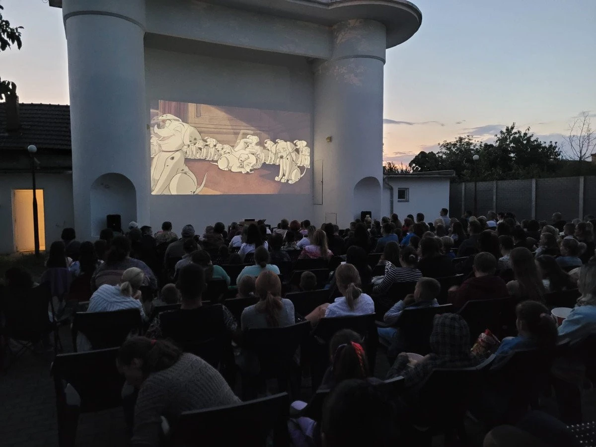 „Mary Poppins revine“, în grădina de vară de la Cinematograful din Grădiște