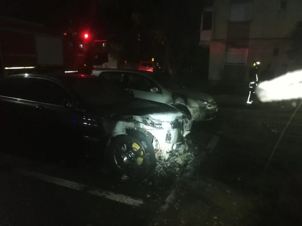 Mașină incendiată azi noapte, în municipiu
