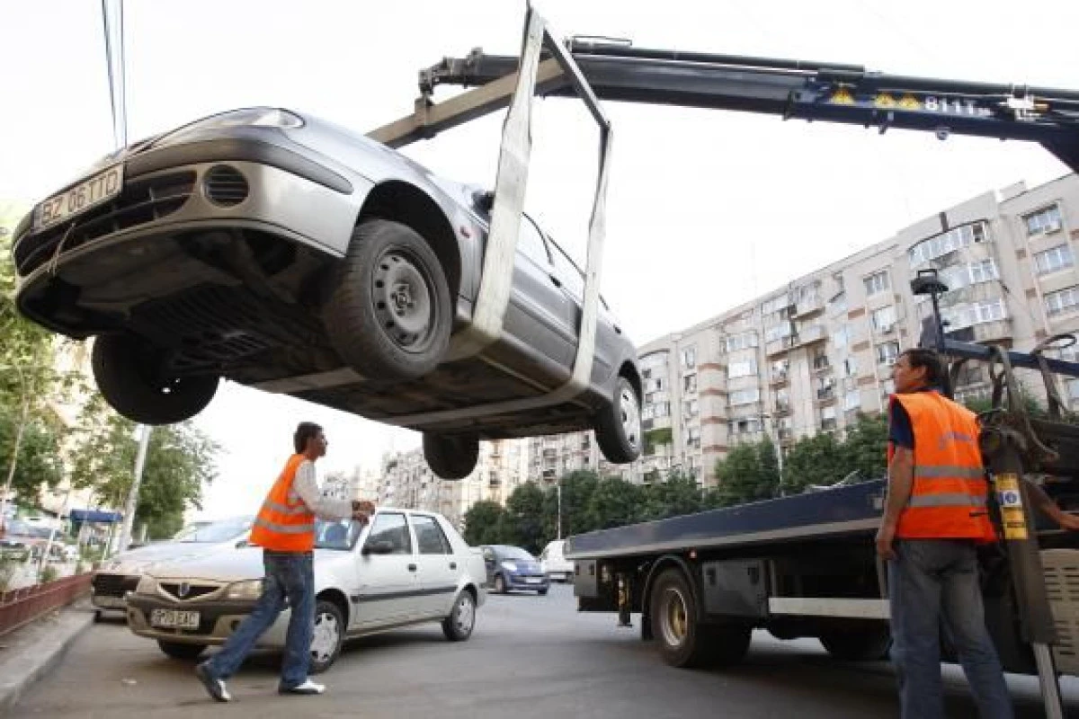 Mașinile parcate neregulamentar ar putea fi ridicate de Poliția Rutieră