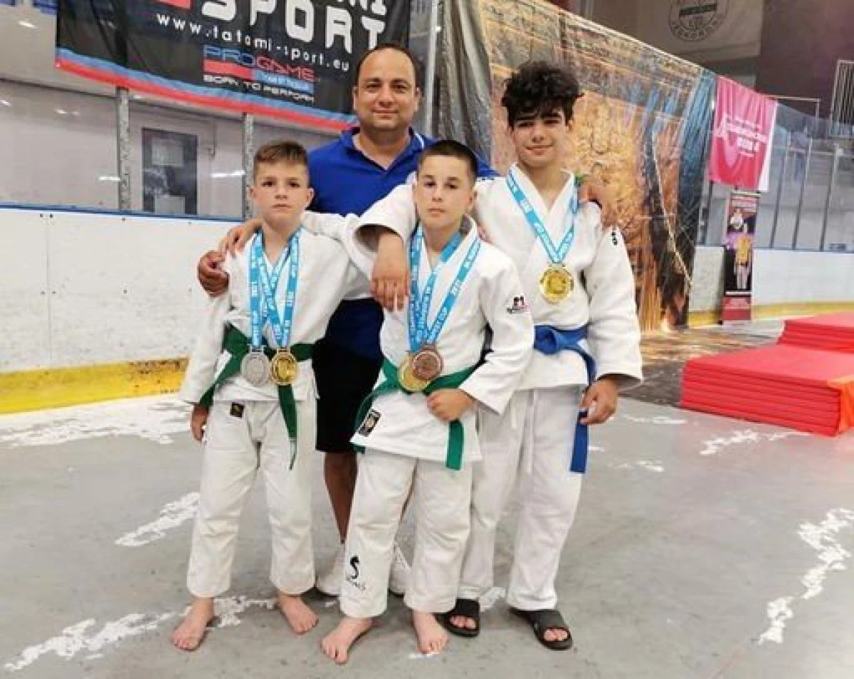 Medalii arădene pe tatami la festivalul judoului juvenil de la Budapesta