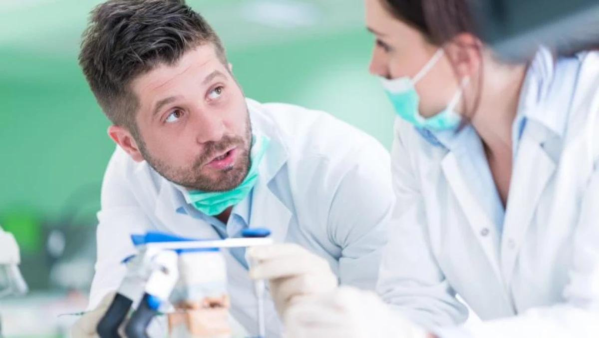 Medicii rezidenţi, studenţii şi elevii voluntari vor fi redistribuiţi, începând de miercuri