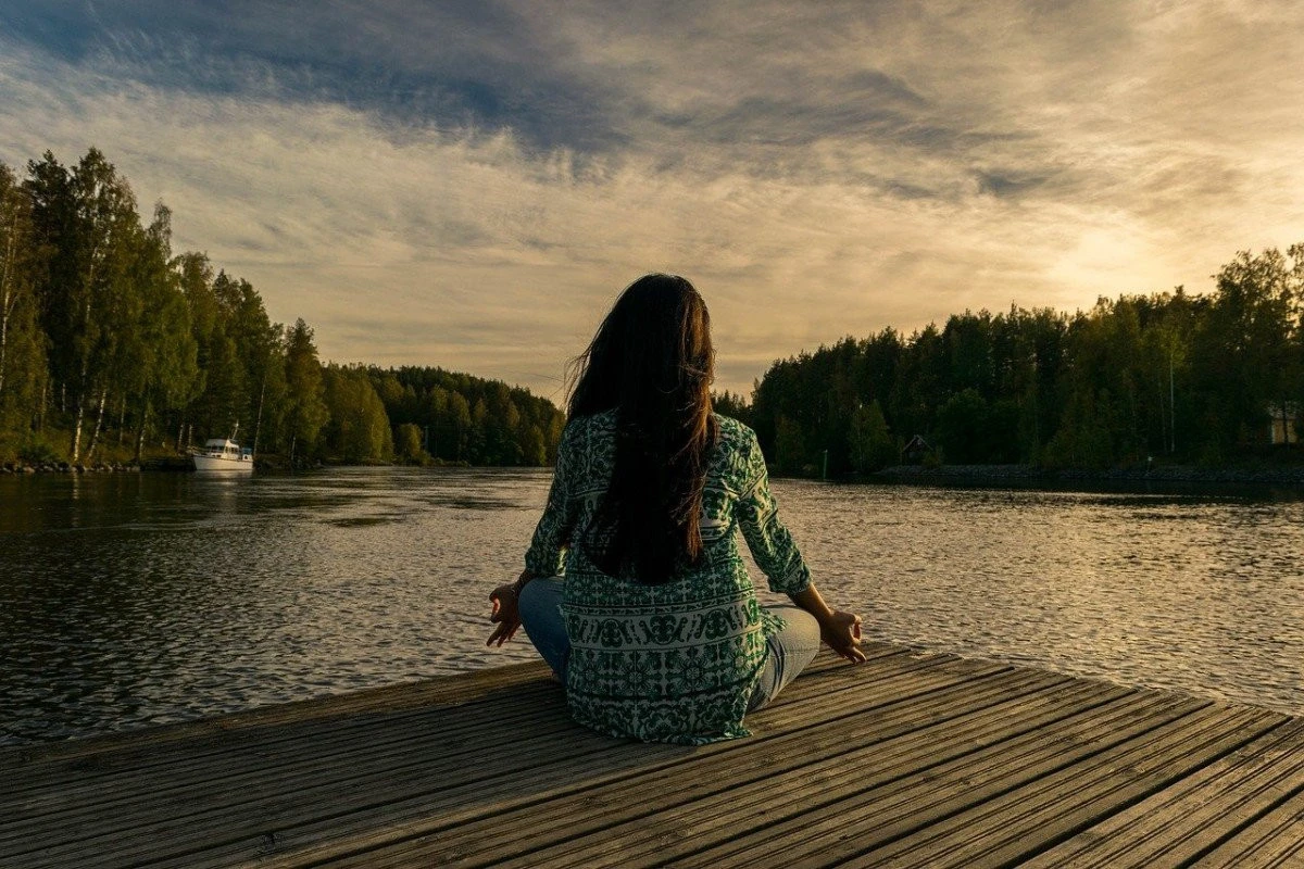 Meditația, un atu esențial pentru a trece mai ușor peste această perioadă