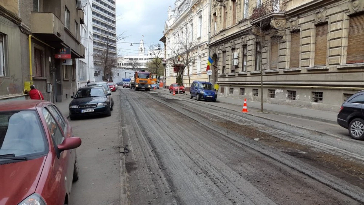 MESTERUL MANOLE S-A APUCAT DE DRUMURI: BULEVARDUL DECEBAL SE ASFALTEAZA DIN NOU