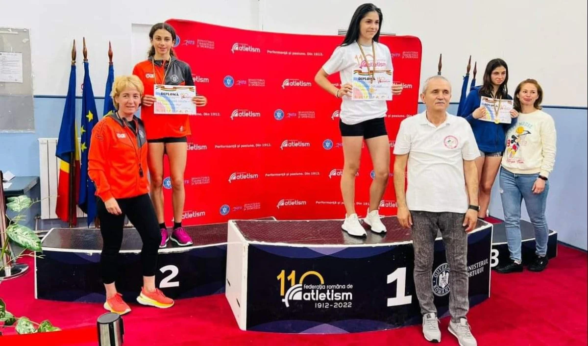 Mica atletă arădeană Denise Bejan este vicecampioană națională la triatlon