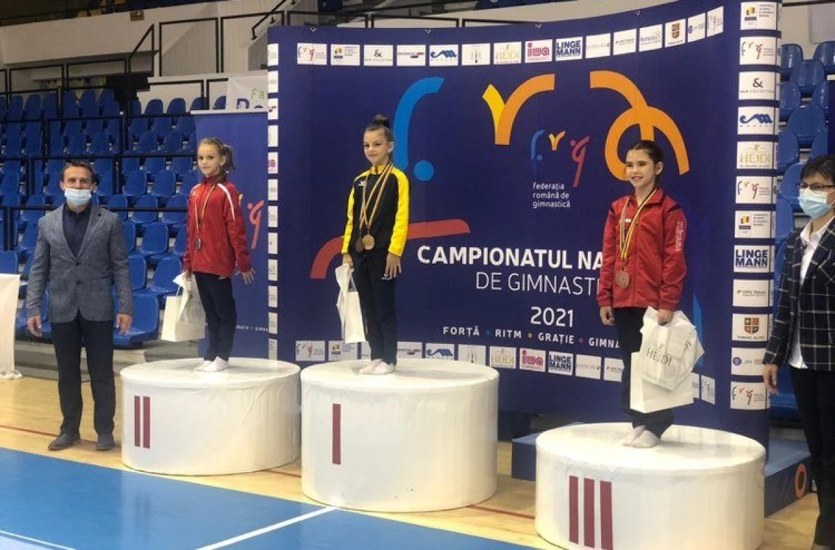 Mică gimnastă de la CSM Arad, vicecampioană naţională la junioare III (FOTO)