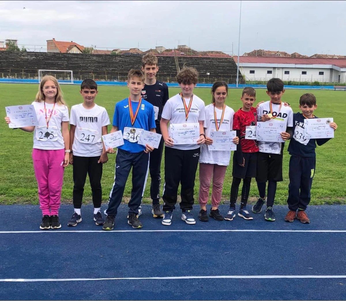 Micii atleți și gimnaști ai CSȘ Gloria s-au remarcat la Lugoj (FOTO)