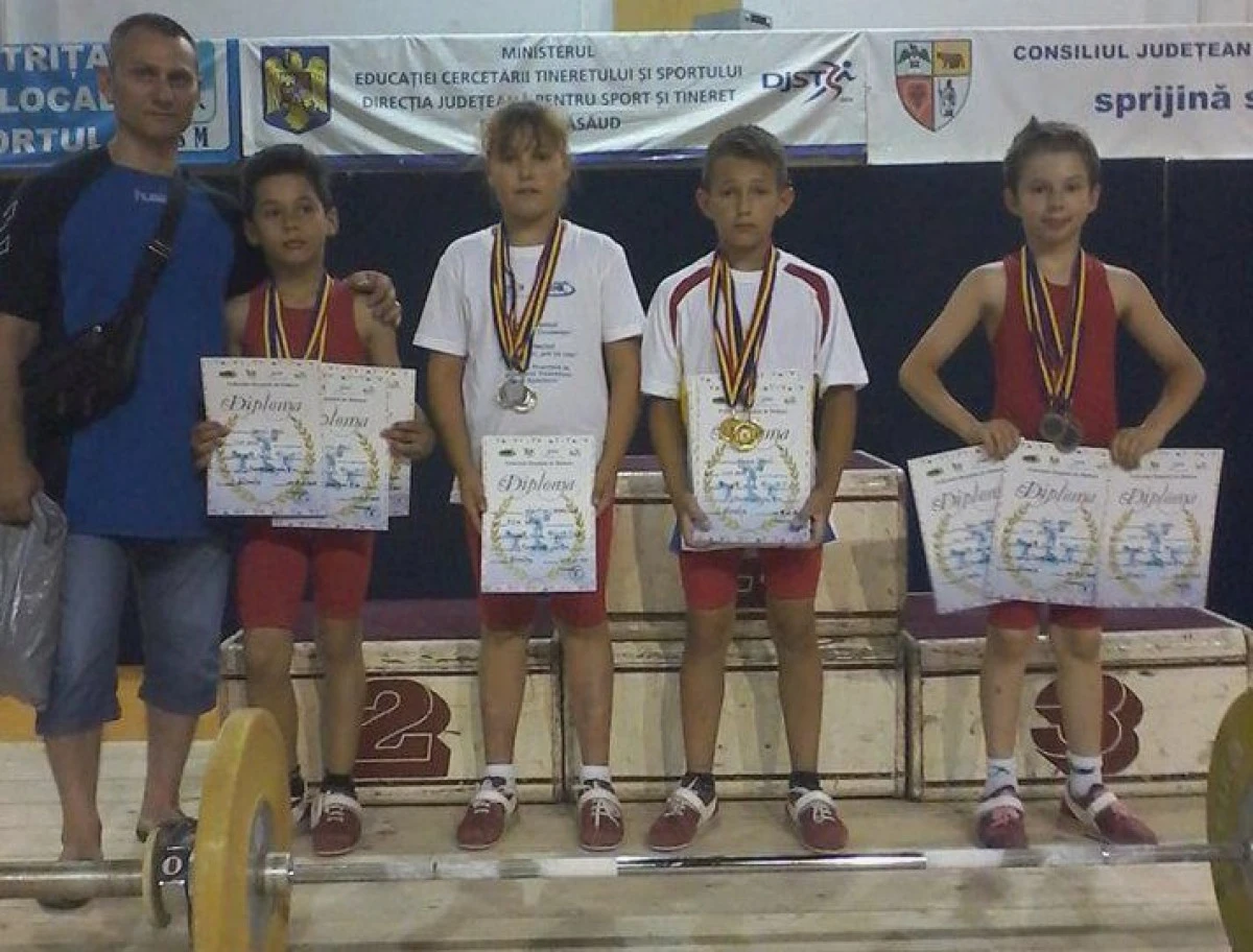 MICII HALTEROFILI DE LA CSM ARAD AU URCAT PE PODIUMUL NATIONAL