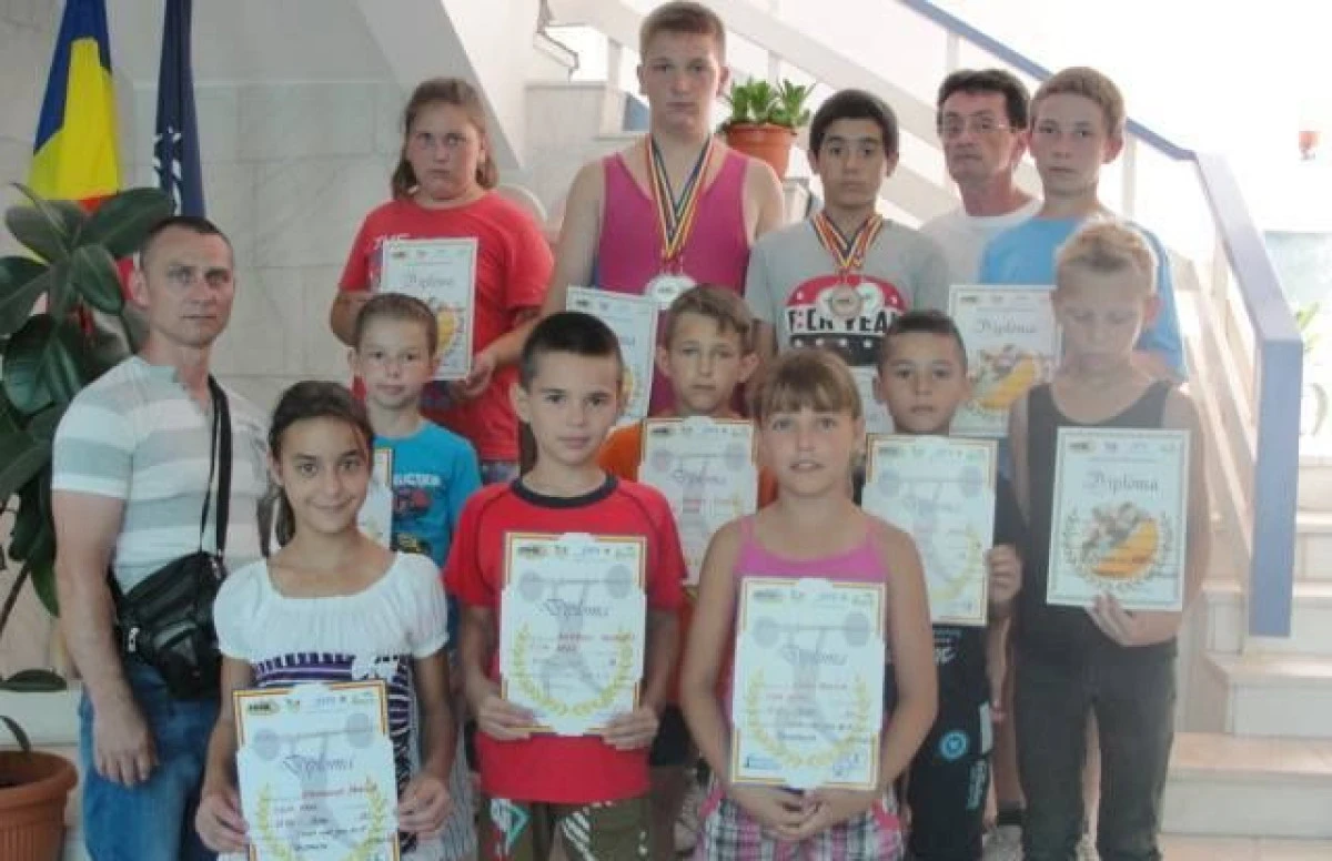 MICII HALTEROFILI DE LA CSM ARAD S-AU REMARCAT PE LITORAL (FOTO)