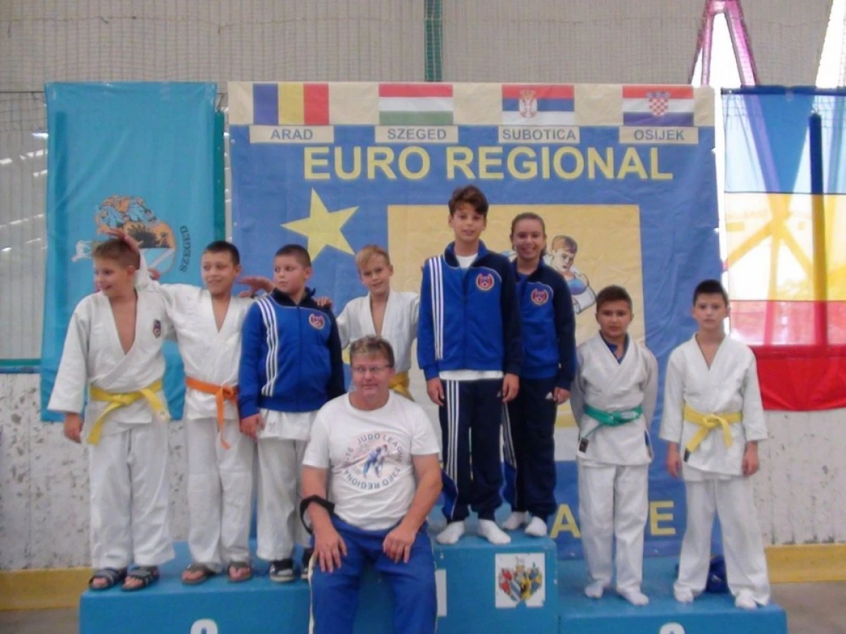 MICII JUDOKA ARADENI AU URCAT PE PODIUM LA CONCURSUL INTERNATIONAL DE LA SZEGED
