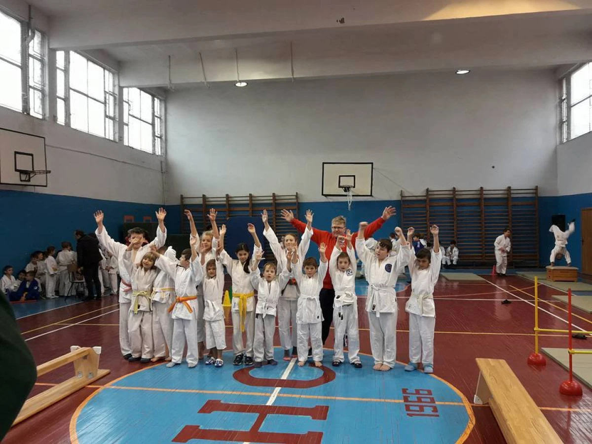 Micii judoka au sărbătorit pe tatami, de 1 decembrie