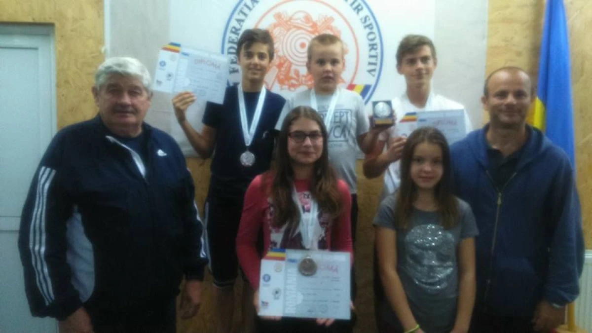 MICII PISTOLARI ARADENI AU URCAT PE PODIUM LA FINALA JUNIORILOR III