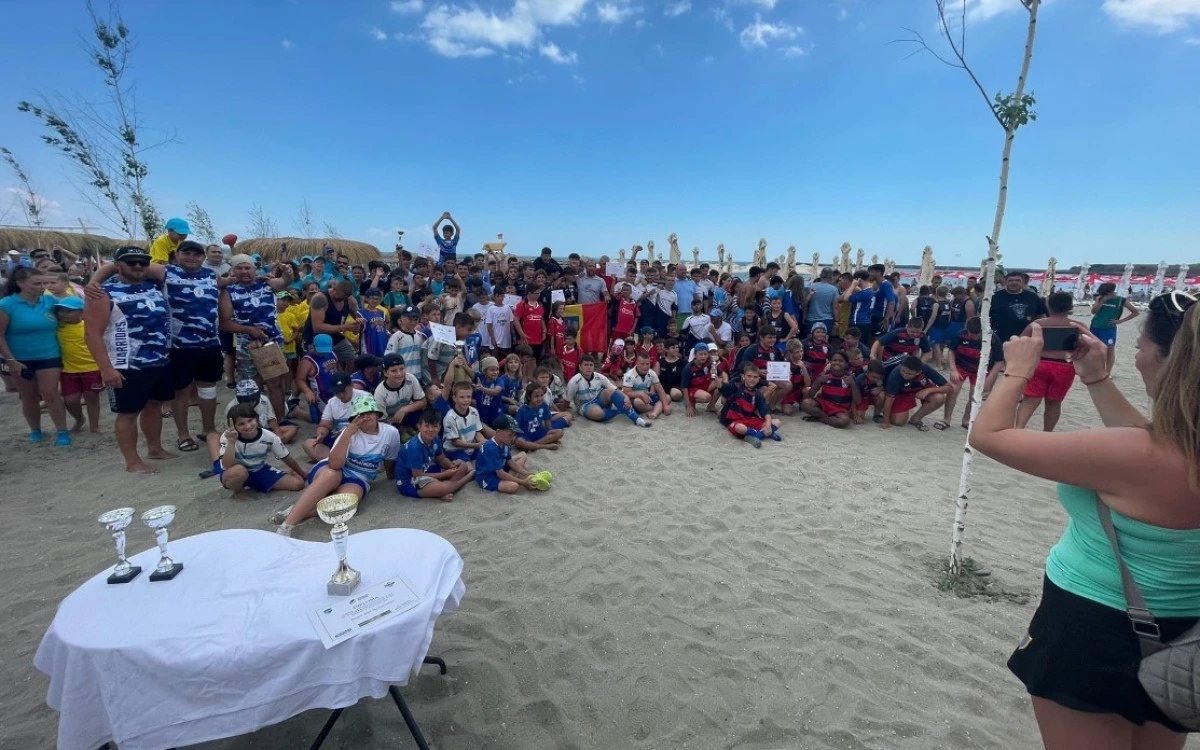 Micii rugbişti de la Warriors Arad au jucat şi pe Blue Beach din Mamaia