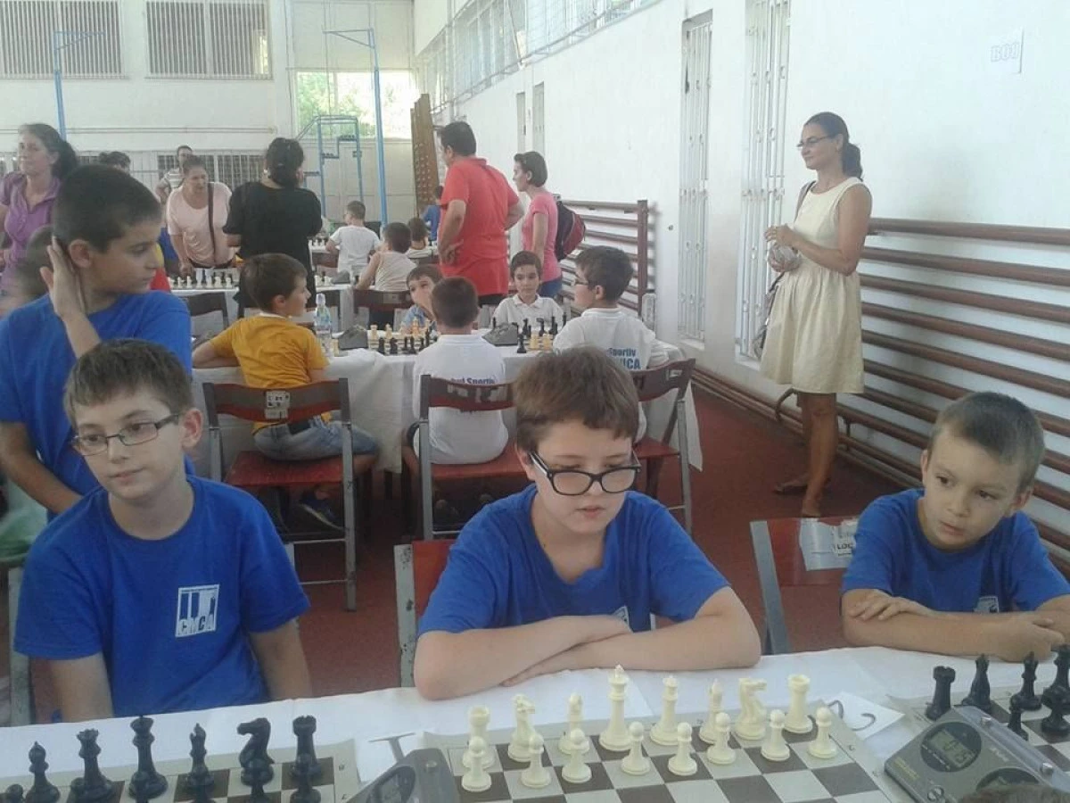 MICII SAHISTI DE LA VADOS ARAD SUNT DUBLU CAMPIONI NATIONALI