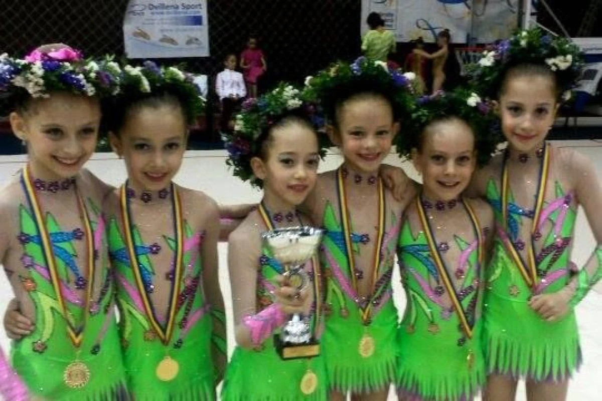 MICILE GIMNASTE DE LA CSM ARAD AU ADUNAT MEDALII NATIONALE PE COVORUL RITMICII (FOTO)