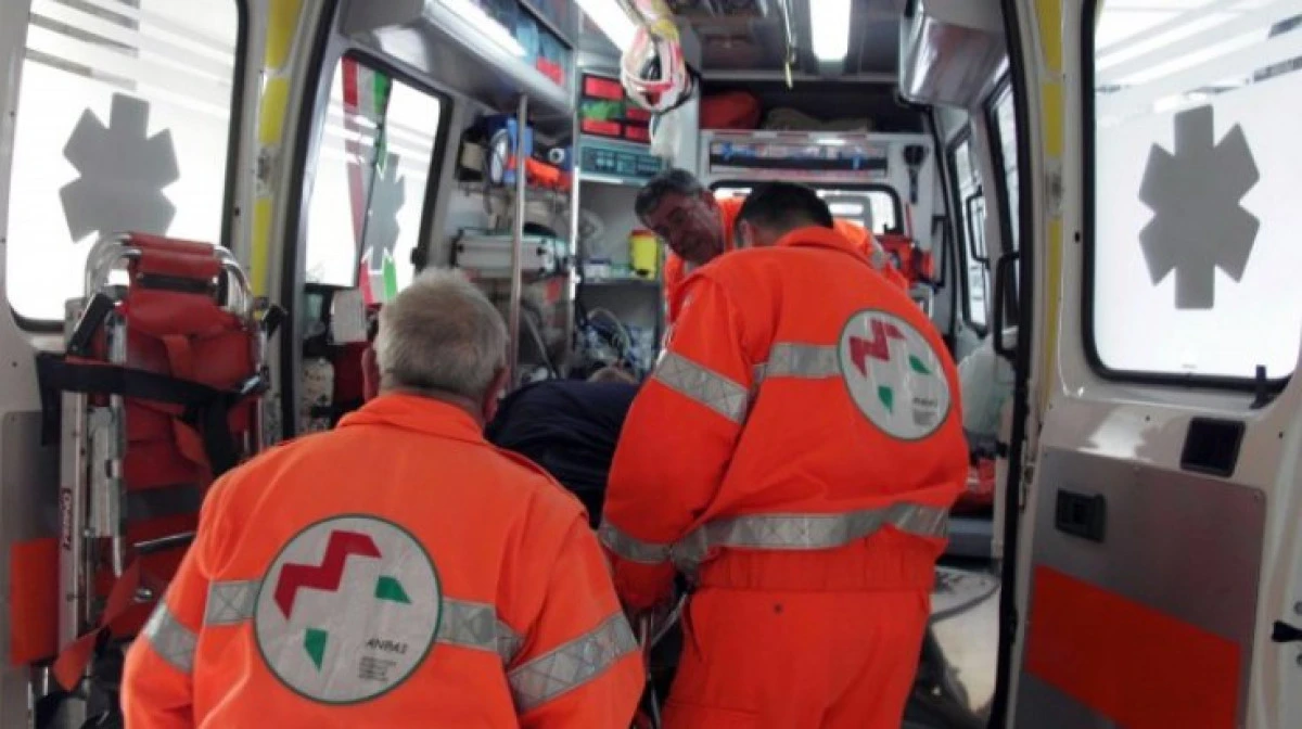 Microbuz cu români, căzut într-o prăpastie de 20 de metri, în Italia: Un mort și trei răniți