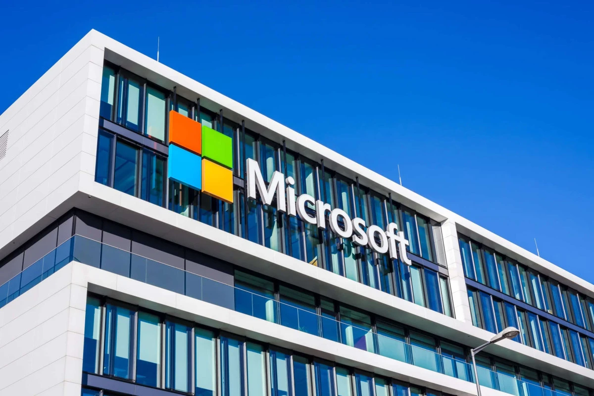 Microsoft depăşeşte Apple și redevine cea mai valoroasă companie din lume