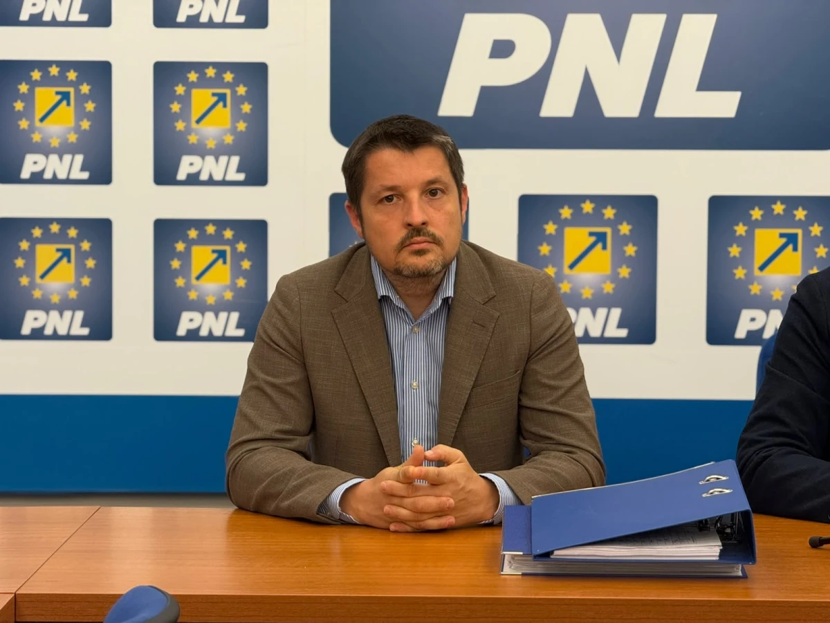 Mihai Pașca: „3000 de semnături strânse deja pentru două proiecte propuse de PNL pentru centrul Aradului”