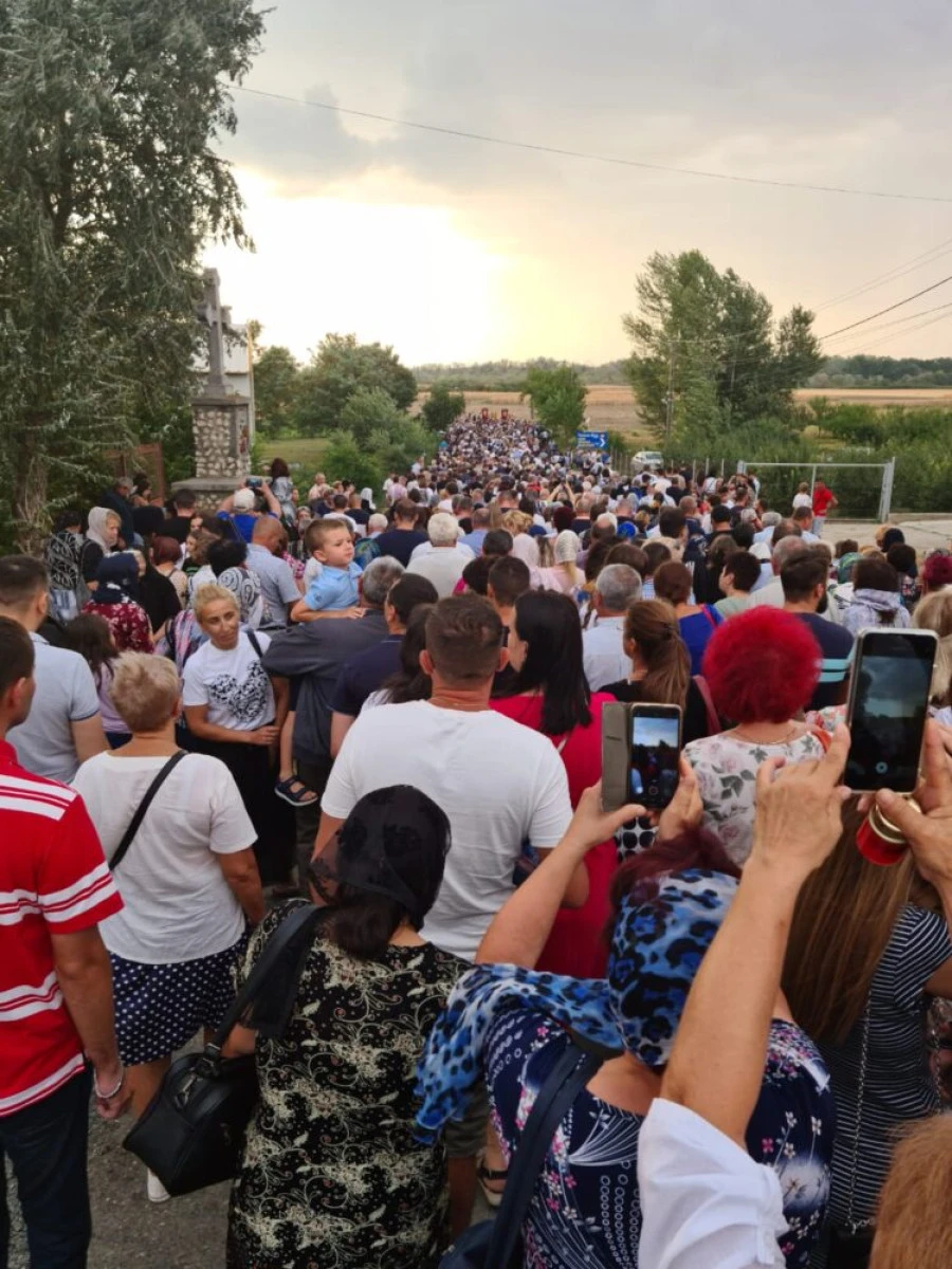 Mii de credincioși au participat la Drumul Crucii, la Mănăstirea Hodoş-Bodrog