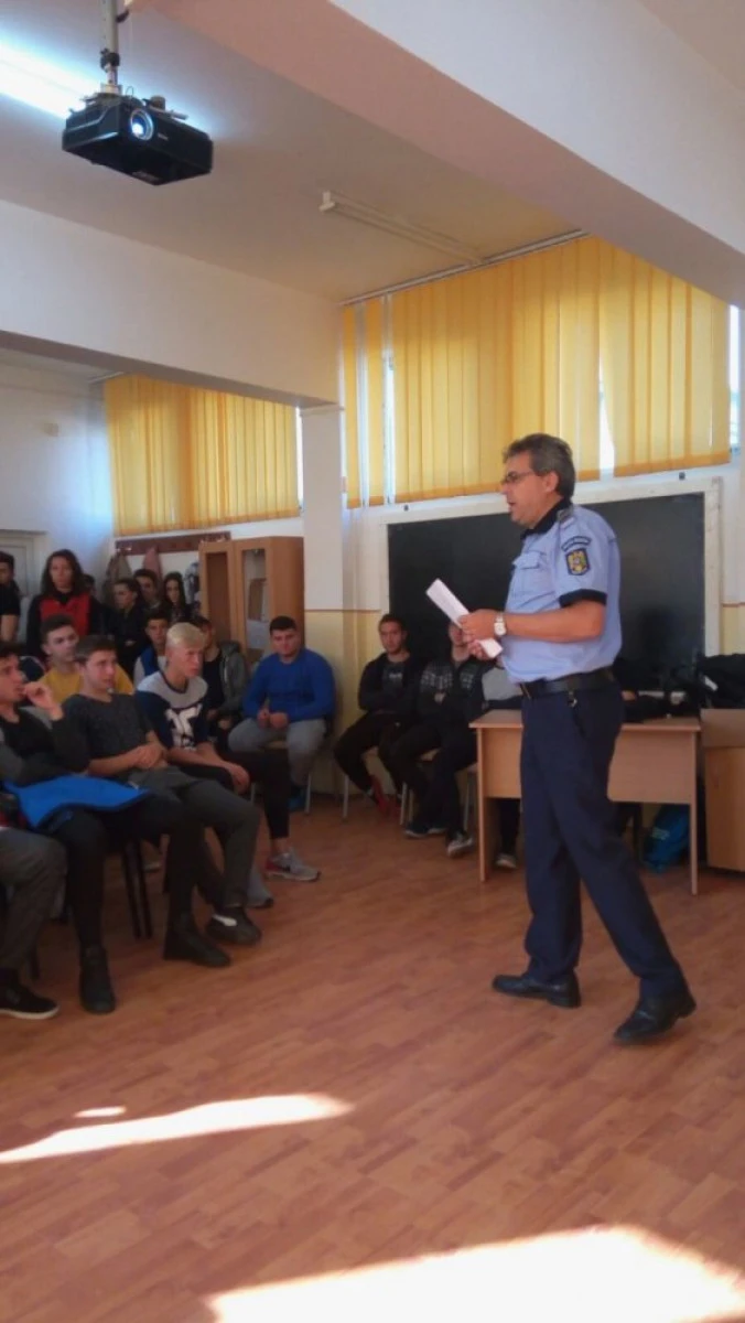 Mii de elevi din Arad au participat la „Săptămâna Prevenirii Criminalității“