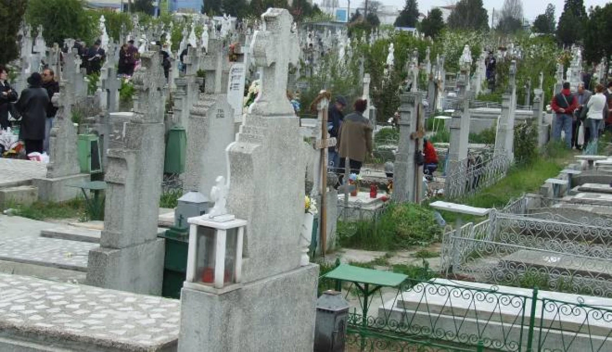 Mii de locuri de veci cu contracte expirate, în cimitirele arădene
