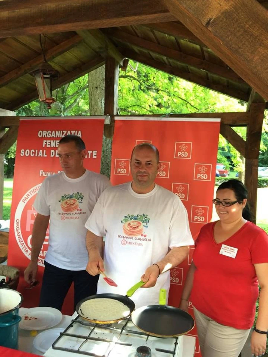 MII DE OAMENI AU PARTICIPAT LA PARADA CLĂTITELOR DE LA MONEASA