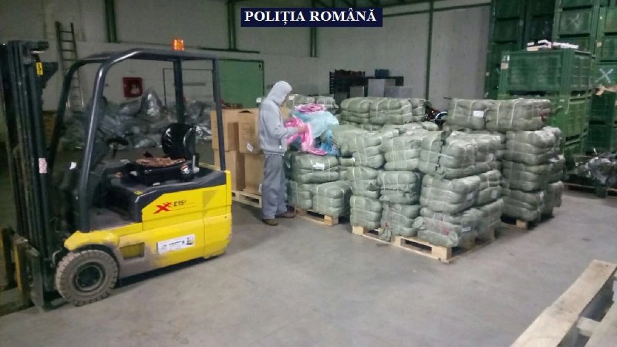 Mii de perechi de pantaloni și sute de uscătoare de păr, confiscate de polițiștii arădeni