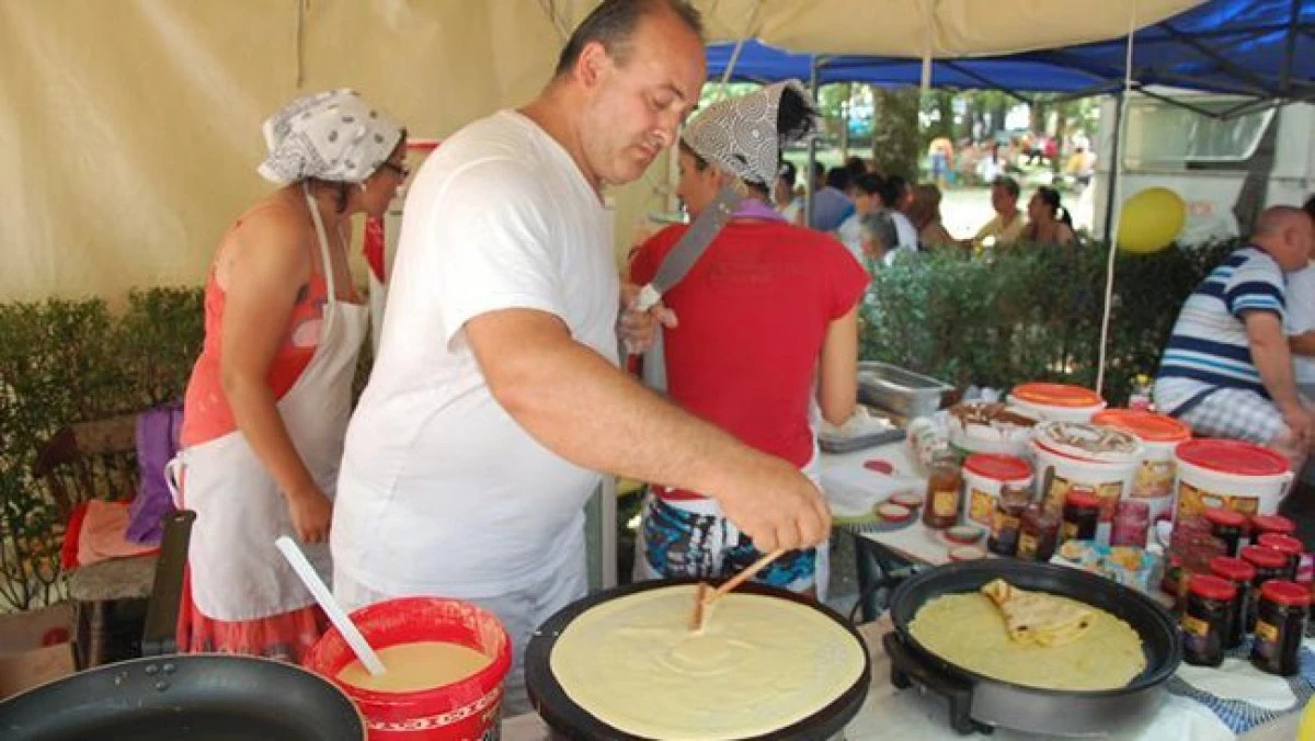 Mii de vizitatori sunt aşteptaţi în weekend la ''Parada Clătitelor'' din Moneasa