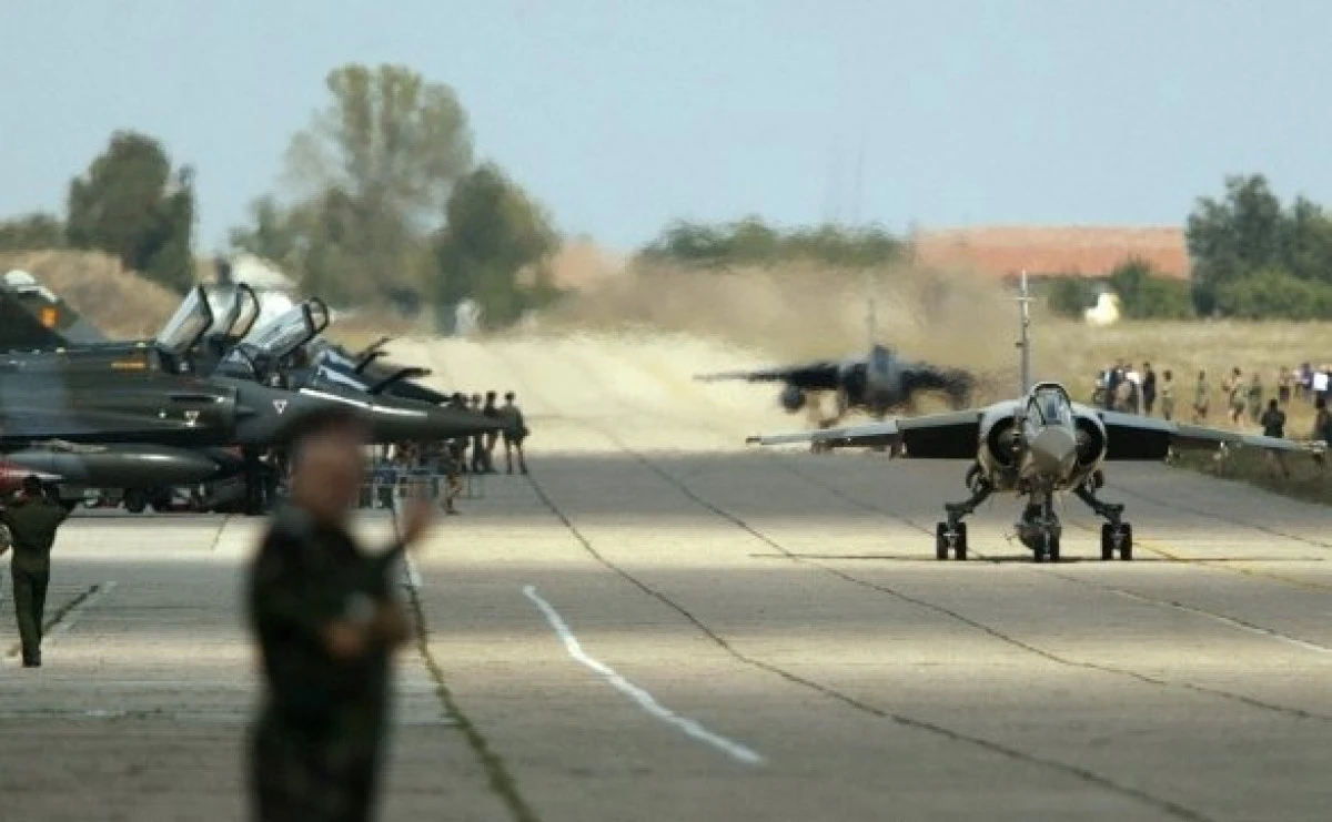 Militarii suspectaţi că au furat tone de motorină de la Baza Kogălniceanu, trimişi în judecată