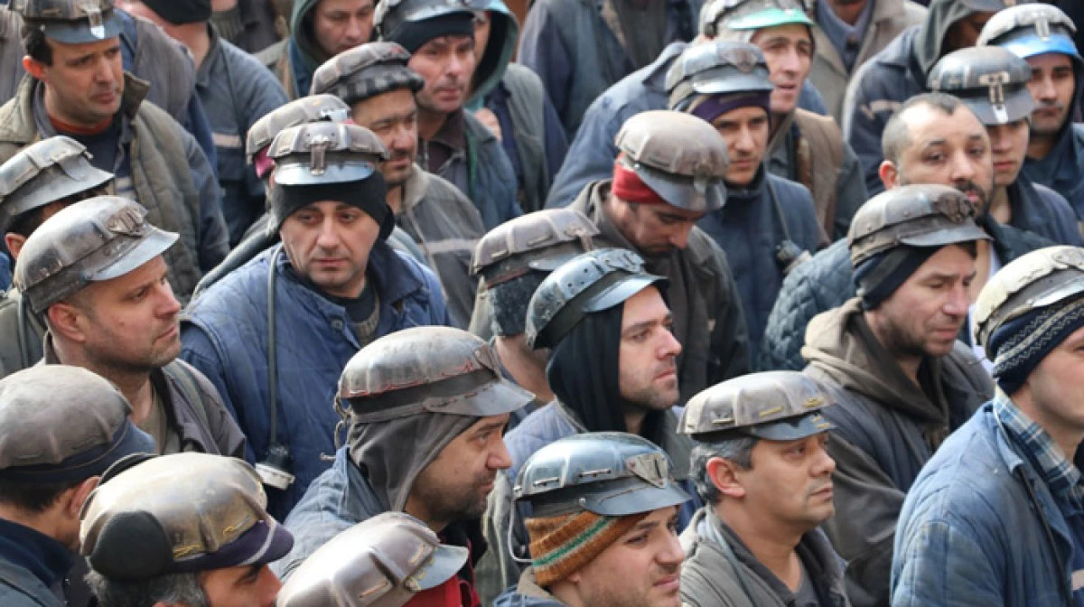 MINERII AU PLECAT SPRE BUCUREȘTI, ÎN SEMN DE PROTEST FAȚĂ DE SITUAȚIA CEO