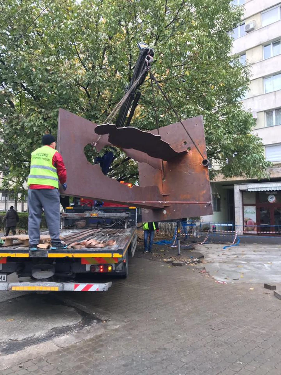 Mini-monumentul lui Falcă a devenit subiect de glume! „Arată mai mult a traforaj“