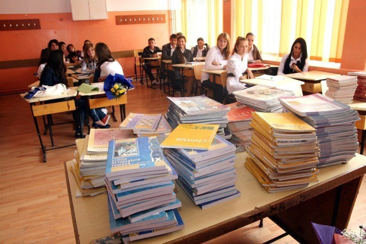 Ministerul Educației caută profesori pentru evaluarea proiectelor de manuale şcolare