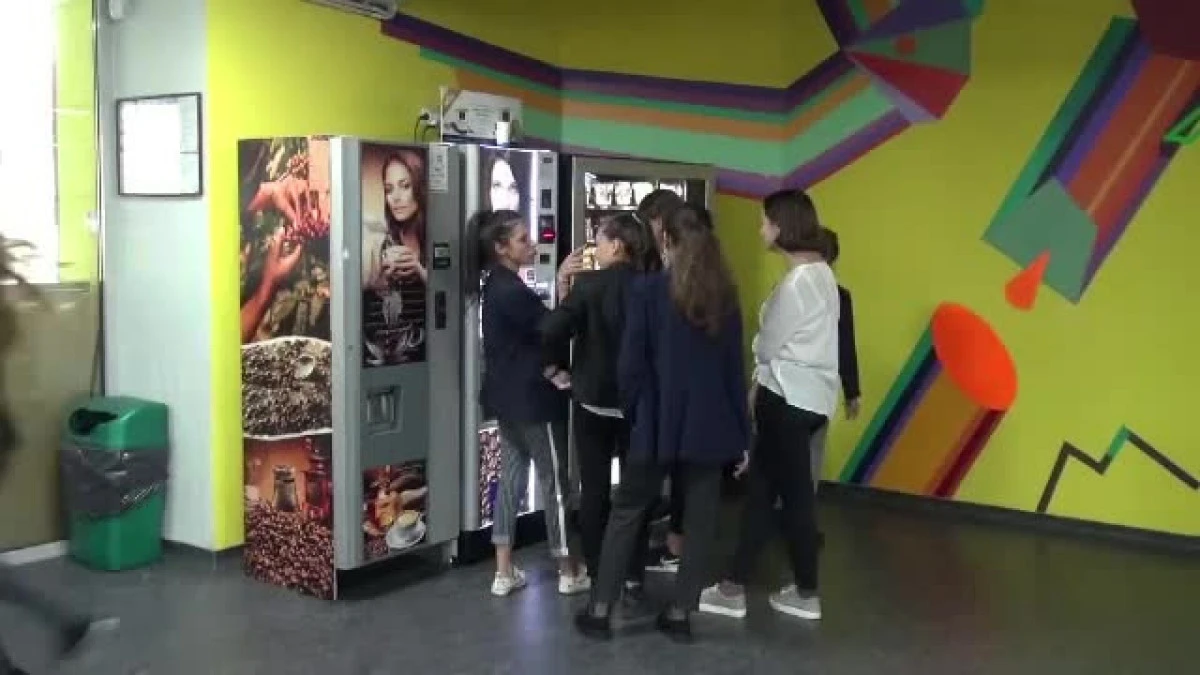 Ministerul Sănătății vrea interzicerea de dulciuri, sucuri și junk food, la chioșcurile din școli