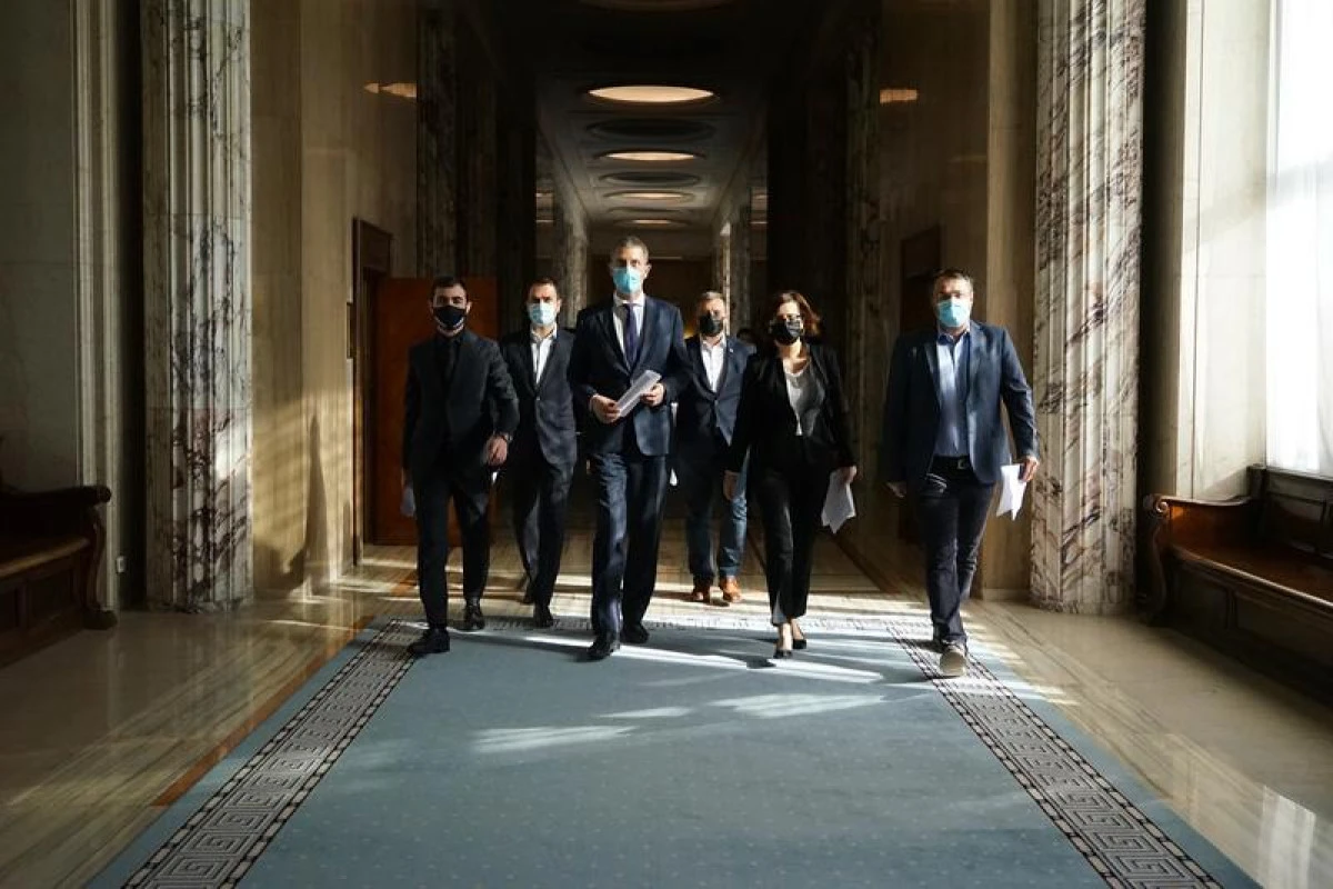 Miniștrii USR-PLUS și-au depus demisiile la Guvern