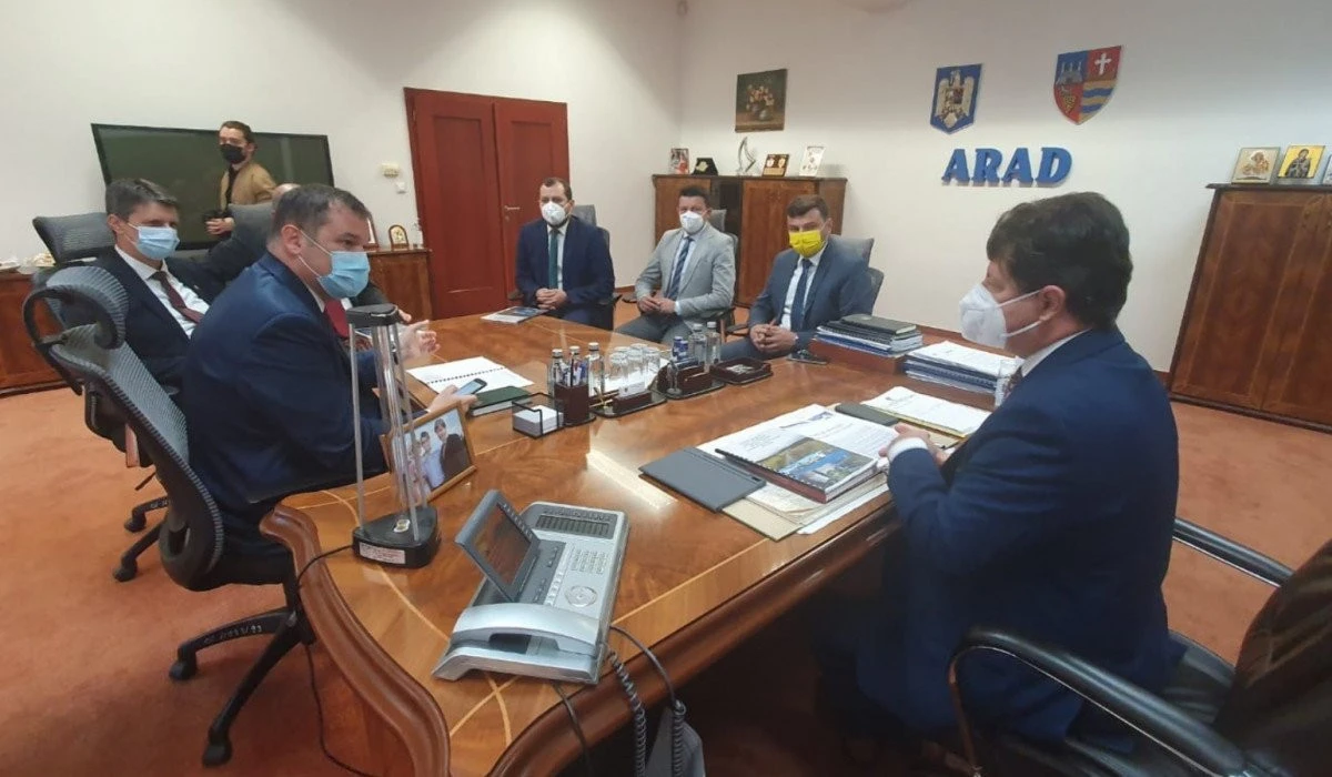 Ministrul Cseke Attila, în dezbatere despre proiectele Aradului