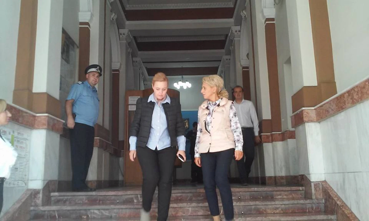 Ministrul de Interne, Carmen Dan: ”Îi felicit pe cei care au intervenit la Arad pentru gestionarea situaţiei produsă de intemperii”