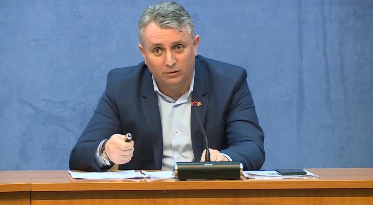Ministrul de Interne se ia la trântă cu prefectul, după atentatul cu bombă de la Arad. „Să se concentreze la campania de vaccinare““